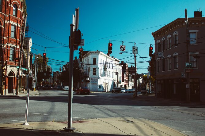 Self-Guided Cincinnati Scavenger Hunt: True America - Teamwork and Camaraderie