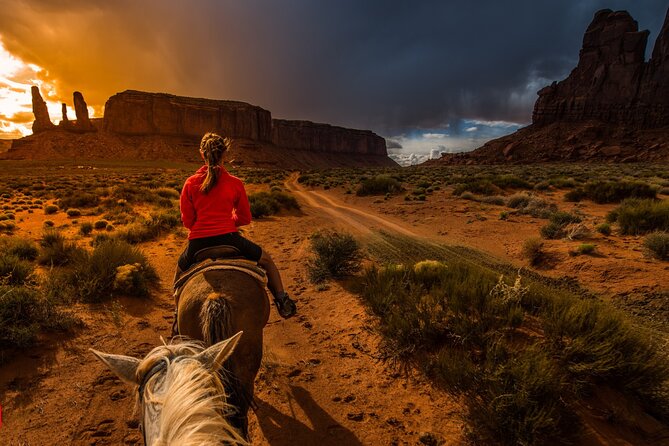 Self Guided Driving Audio Tour of Monument Valley - Exploring the Iconic Landscape