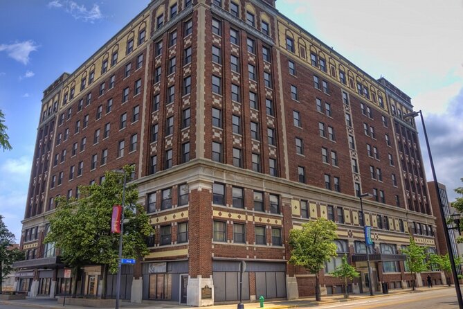 Self-Guided Green Bay Scavenger Hunt: Victory In Titletown - Navigating the Scavenger Hunt