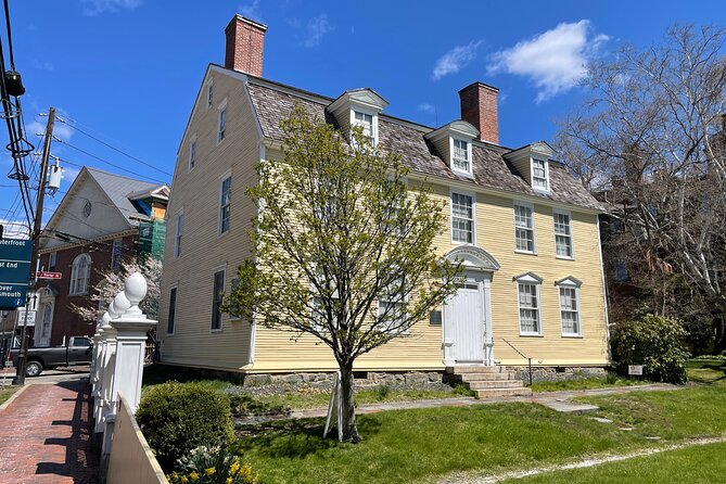 Self Guided Haunted Walking Tour in Portsmouth APP/GPS/EMF Reader - Exploring Portsmouths Haunted History