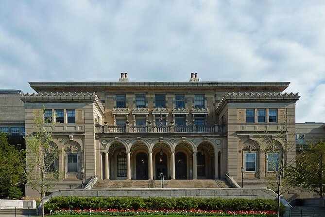 Self Guided Scavenger Hunt: Artistic and Musical Madison - Exploring Artistic Madison