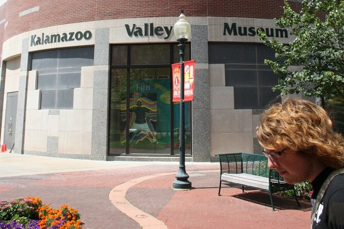 Self-Guided Scavenger Hunt: Kalamazoo Fun - Exploring Iconic Locations in Kalamazoo