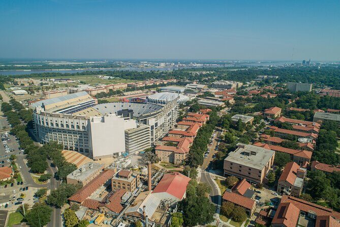 Self Guided Scavenger Hunt LSU Bayou Bengal Bonanza Hunt - Self Guided Scavenger Hunt LSU Bayou Bengal Bonanza Hunt: An Adventure for Curious Travelers