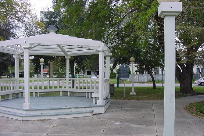 Self Guided Scavenger Hunt: Sparkling City by the Sea - Navigating the Sparkling City