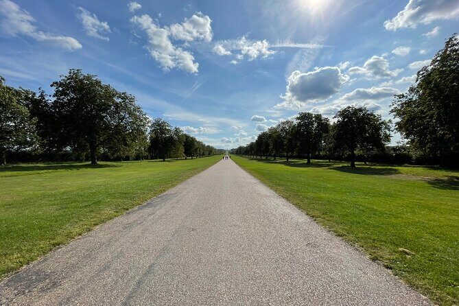 Self-Guided Walking Tour of Windsor Town with Mobile App - Key Points