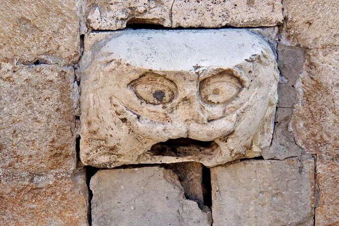 Selfguide® Secrets Tour Dubrovnik with Game of Thrones Spots - Stop 4: Orlando Column