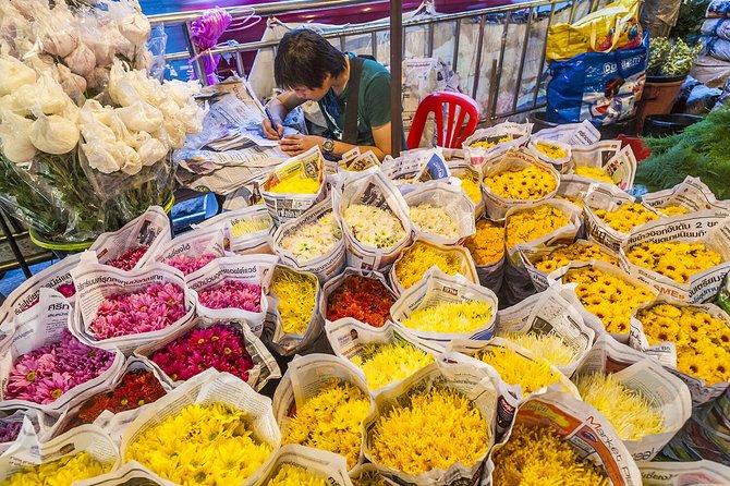 Selfie City & Temple Join-in Tour: Marble Temple and FlowerMarket - Exploring the Flower Market