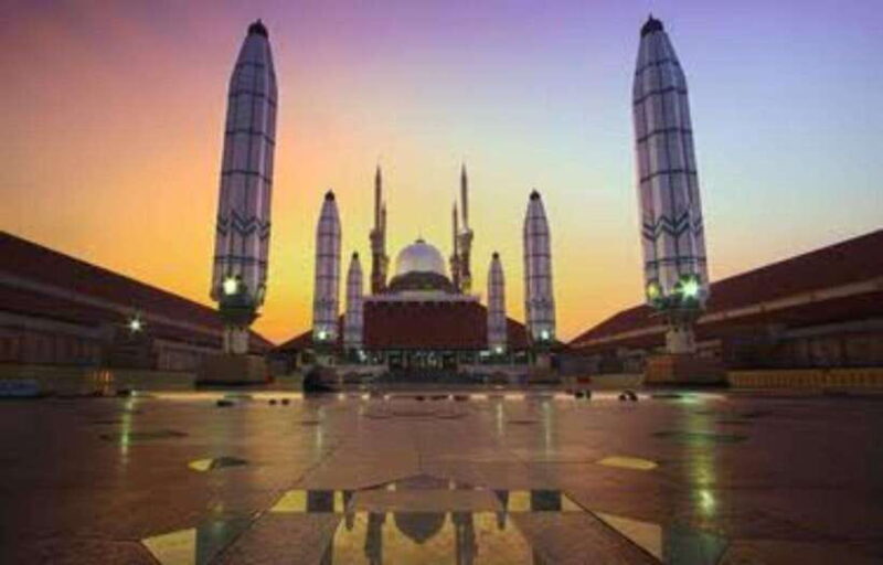 Semarang: Grand Mosque and Tallest Tower in Central Java - Discovering the Grand Mosque of Central Java