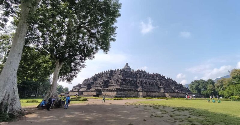 SEMARANG SHORE TOURS: BOROBUDUR TEMPLE EXCURSIONS - Inclusions and Exclusions