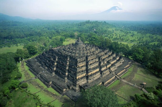 SEMARANG SHORE TOURS: BOROBUDUR TEMPLE EXCURSIONS - Nearby Temples