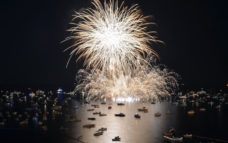 Semi Private Boat Sorrento Firework Show - Inclusions and Highlights