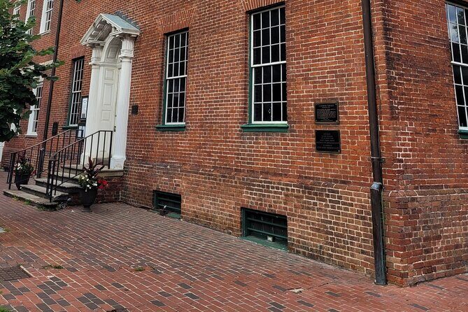 Semi-Private Walking Tour in Old Town Alexandria & Carlyle House - Gadsby’s Tavern & Market Square