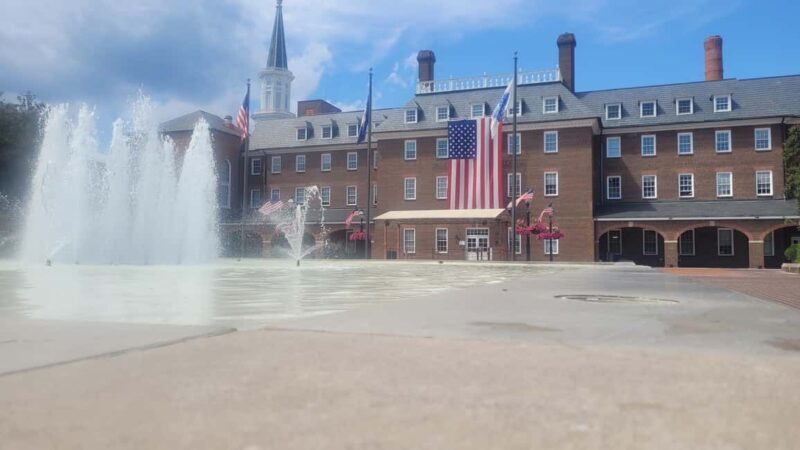 Semi-Private Walking Tour Old Town Alexandria & Carlyle - Who Should Consider This Tour?