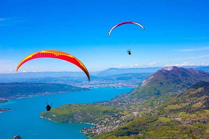 Sensation paragliding flight over the magnificent Lake Annecy - Key Points
