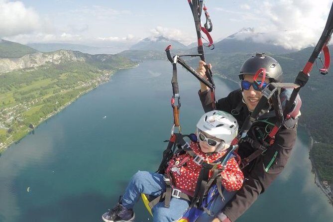Sensation paragliding flight over the magnificent Lake Annecy - Why This Paragliding Tour Stands Out