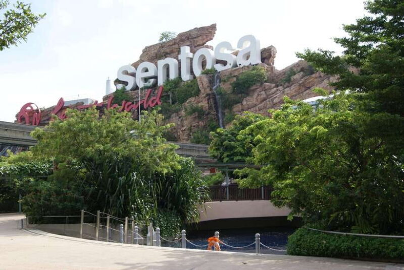 Sentosa Adventure: SEA Aquarium, Cable Car, Madame Tussauds - Starting Point: Hotel Pickup and Journey to Sentosa