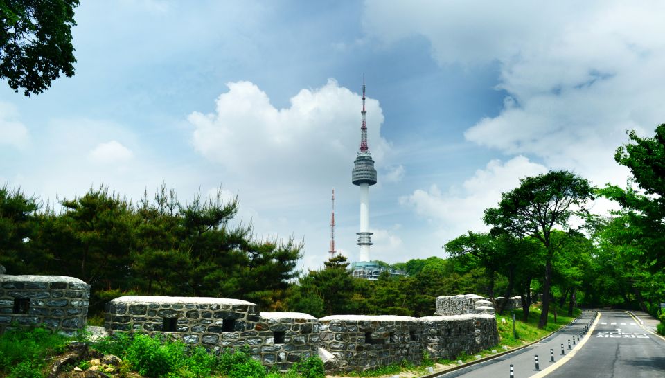 Seoul: City Highlights Private Tour With Pickup and Drop-Off - Bukchon Hanok Village