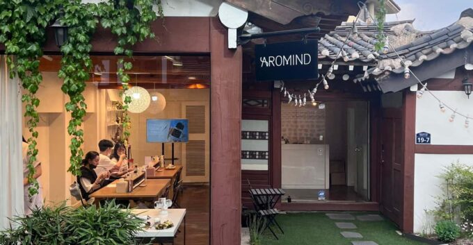 Seoul: Create Your Own Natural Perfume With a Perfumer - About the Perfumer