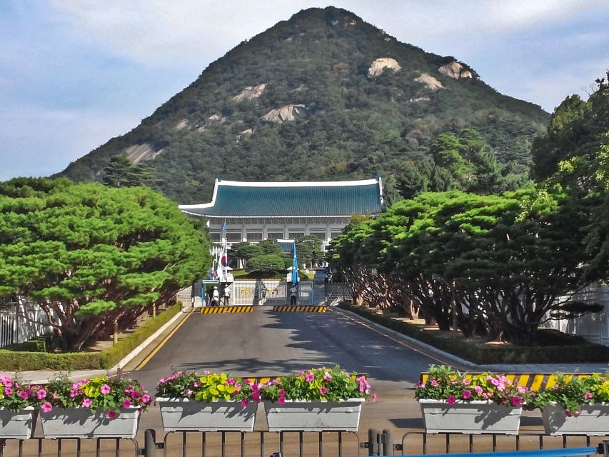 Seoul: Full-Day Royal Palace and Shopping Tour - Navigating Namdaemun Market
