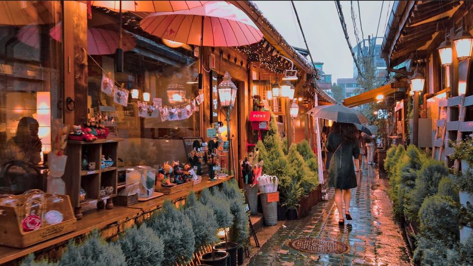 Seoul: Guided Foodie Walking Tour With Tastings - Tasting Local Sweet Bread