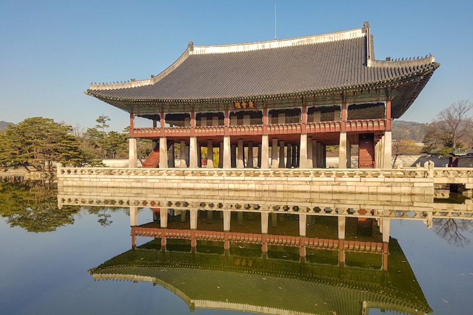 Seoul: Gyeongbok Palace and Bukchon Hanok Walking Tour - Bukchon Hanok Village Exploration