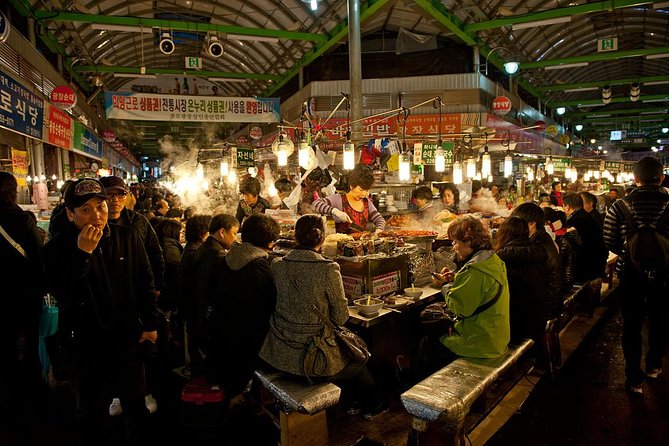 Seoul Night Tour (Gwangjang Market, Royal Palace and Naksan Park) - Strolling Through Naksan Park