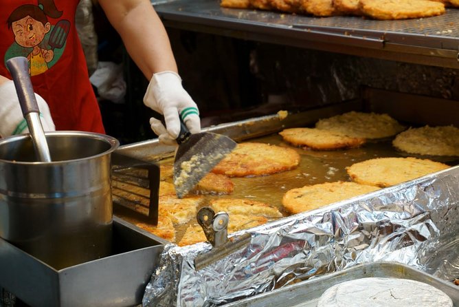 Seoul Night Tour (Gwangjang Market, Royal Palace and Naksan Park) - Accessibility and Participation Details