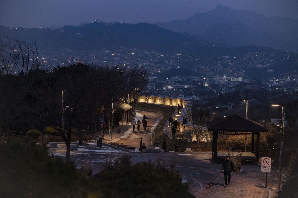 Seoul: Nighttime Hidden Gems Walking Tour - Walking Tour Activities