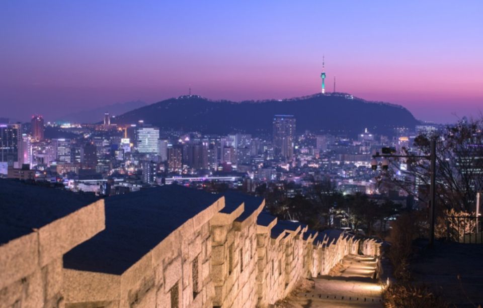 Seoul: Nighttime Tour of Palace, Market, Naksan Park & More - Gwangjang Market