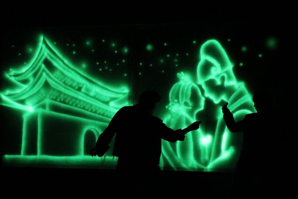 Seoul: The Painters Live Art K-Pop Dance Show - Frequently Asked Questions