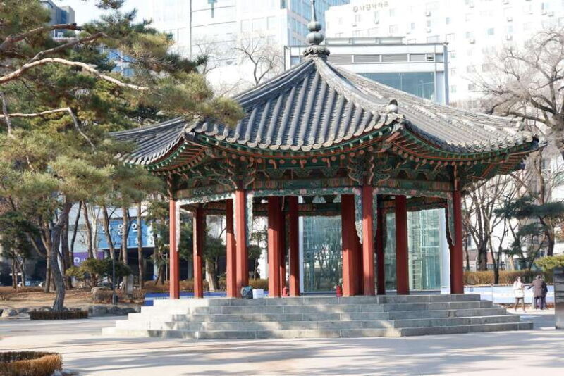 Seoul: The War Museum, Jogyesa, and Tapgol Park Tour - Key Points