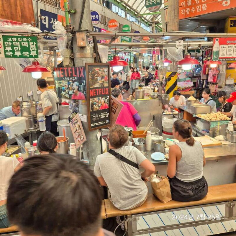 Seoul: UNESCO Palace and Street Foods Guided Tour - Key Points
