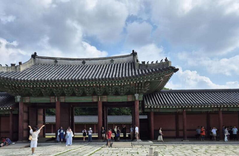 Seoul: UNESCO Palace and Street Foods Guided Tour - Practical Tips for Travelers