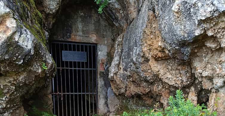Serra dos Candeeiros: Alcobertas' Cave and the Natural Park - Exploring Alcobertas Cave