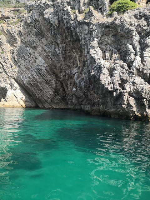 Sesimbra: Boat trip along beaches and bays with snorkeling - An In-Depth Look at the Sesimbra Boat Trip Experience