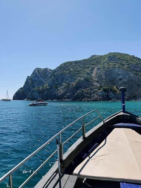 Sesimbra: Group tour along the coast (3 secret beaches) - Cova da Mijona and Praia do Inferno: Hidden Coastal Treasures