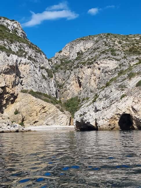 Sesimbra: Private Boat - Beach and Caves - What to Expect on Your Private Boat Trip