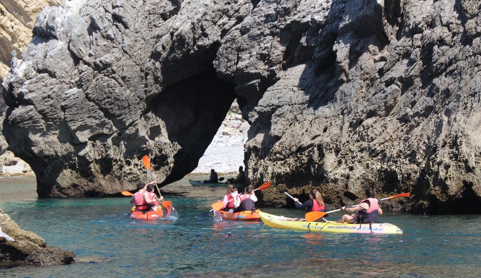 Sesimbra: Ribeiro Cavalo Beach, Caves, & Arrábida Kayak Tour - Itinerary and Activities