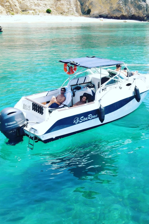 Sesimbra: Rote of Wonders/ Private Boat Tour along the cost - Food and Drink