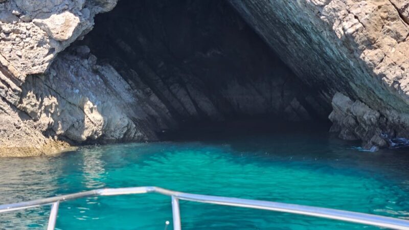 Sesimbra: Rote of Wonders/ Private Boat Tour along the cost - The Sum Up