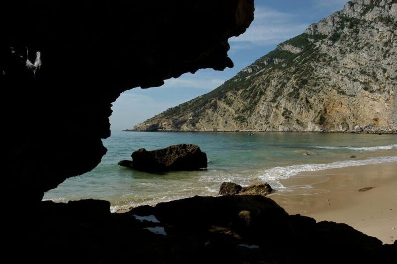 Sesimbra: Secret Beaches and Caves - Key Points