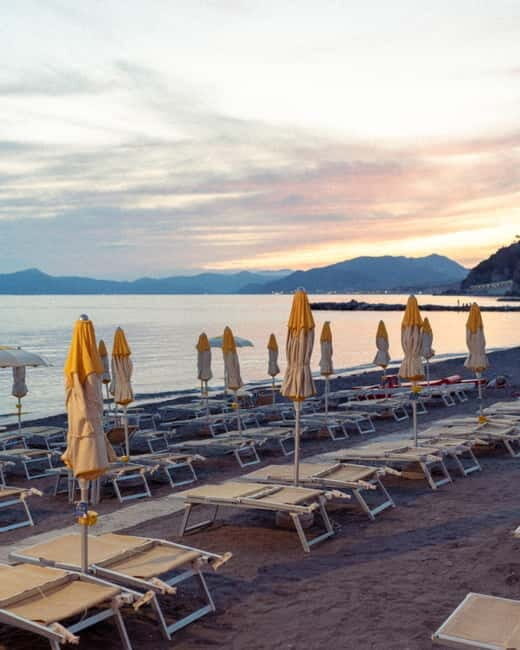 Sestri Levante: Beach day with sunbeds and umbrella - sector 3 - Who Is This Best For?
