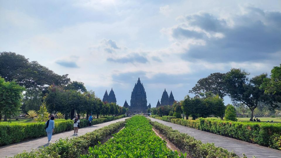Setumbu Sunrise Borobudur, and Prambanan, With Lunch Option - Explore Prambanan Temple