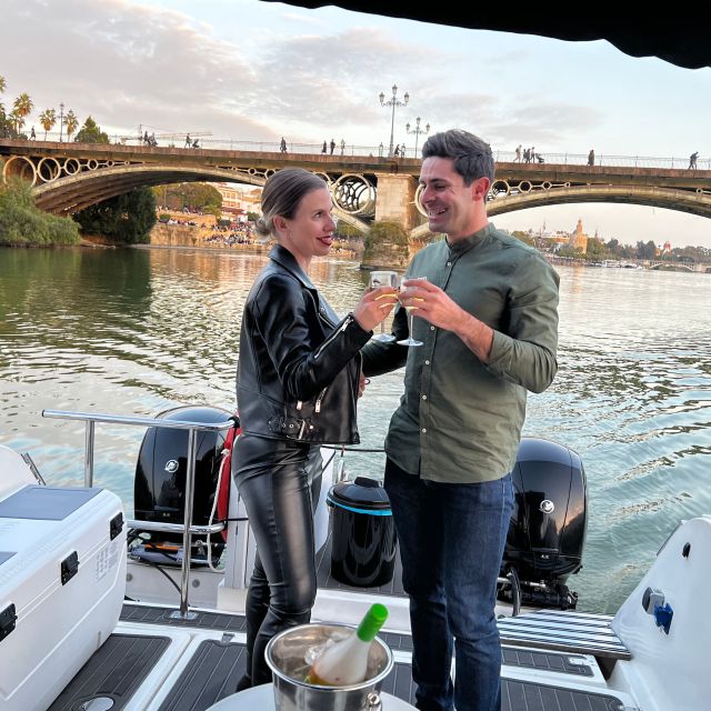 Sevilla: Romantic Boat Ride - Dress Code and Flexibility