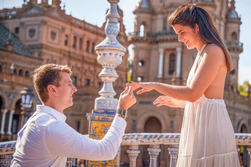 Sevilla: Surprise Proposal Photoshoot With a Photographer - Key Points