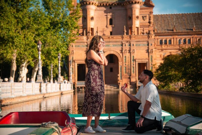 Sevilla: Surprise Proposal Photoshoot With a Photographer - Choosing the Proposal Scenario