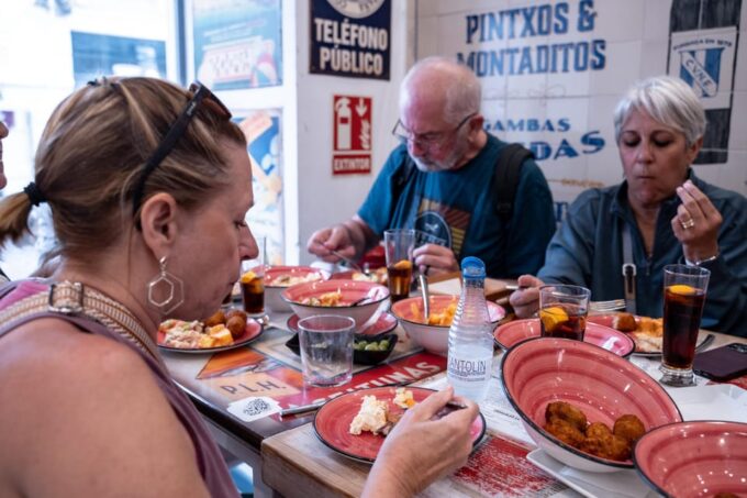 Seville Adventure: Historic Walking Tour & Traditional Tapas - Customer Feedback and Recommendations