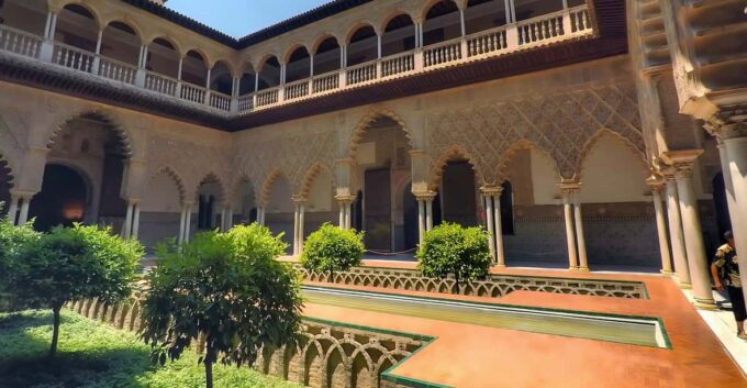 Seville: Alcazar Private Tour - Experiencing the Royal Gardens
