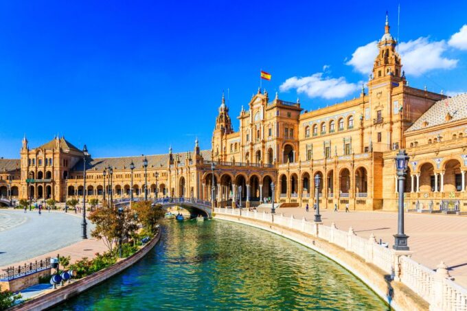 Seville: Authentic and Romantic Horse-Drawn Carriage Ride - Practical Considerations and Planning