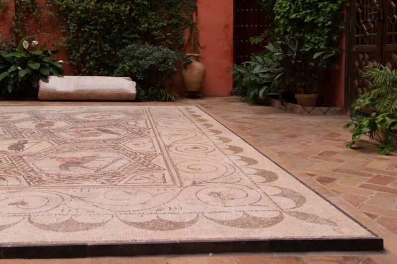 Seville: Casa De Salinas Ticket With Audioguide - Exploring Casa De Salinas